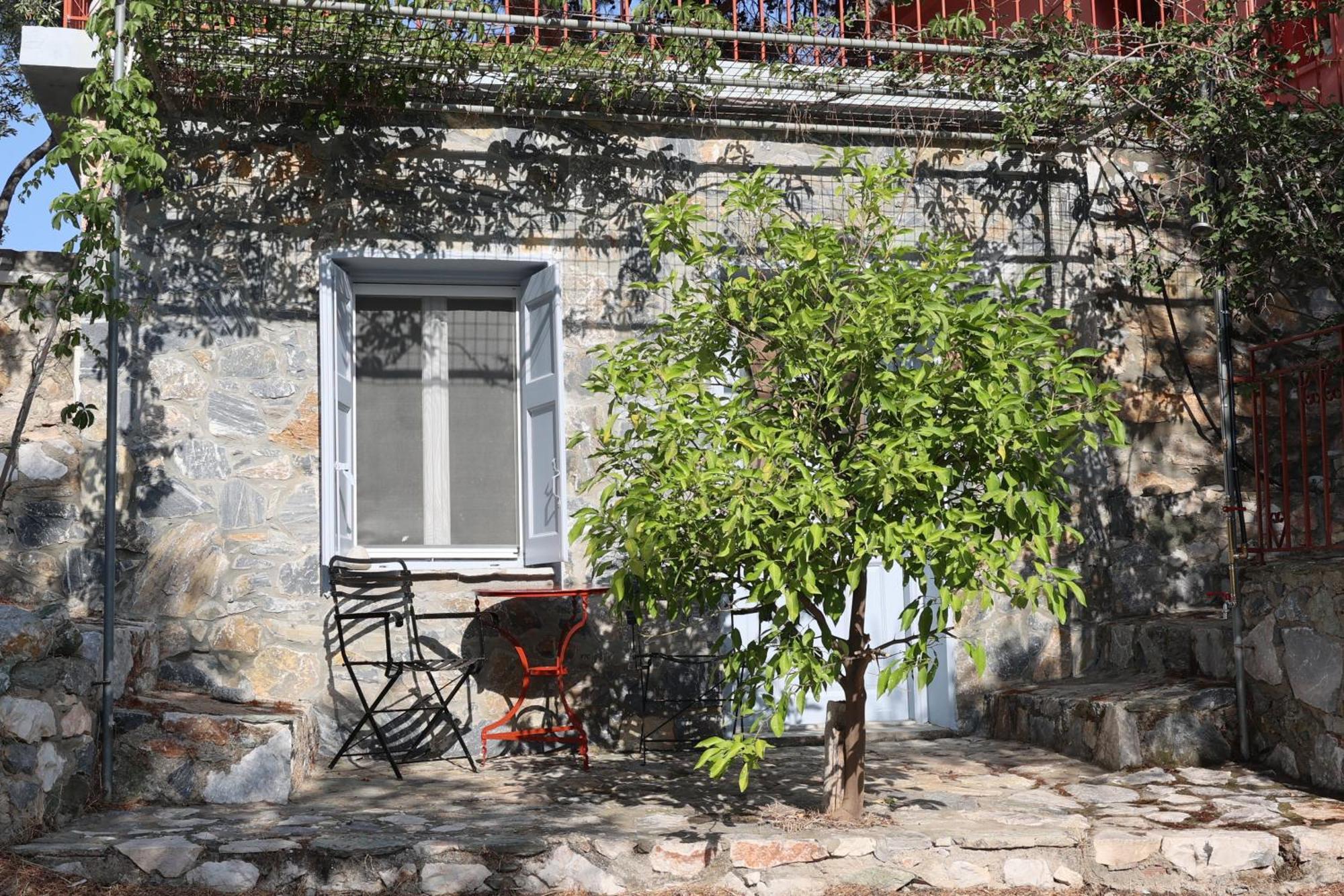 Δωμάτια Κόκκινος Πύργος Plomari Zewnętrze zdjęcie